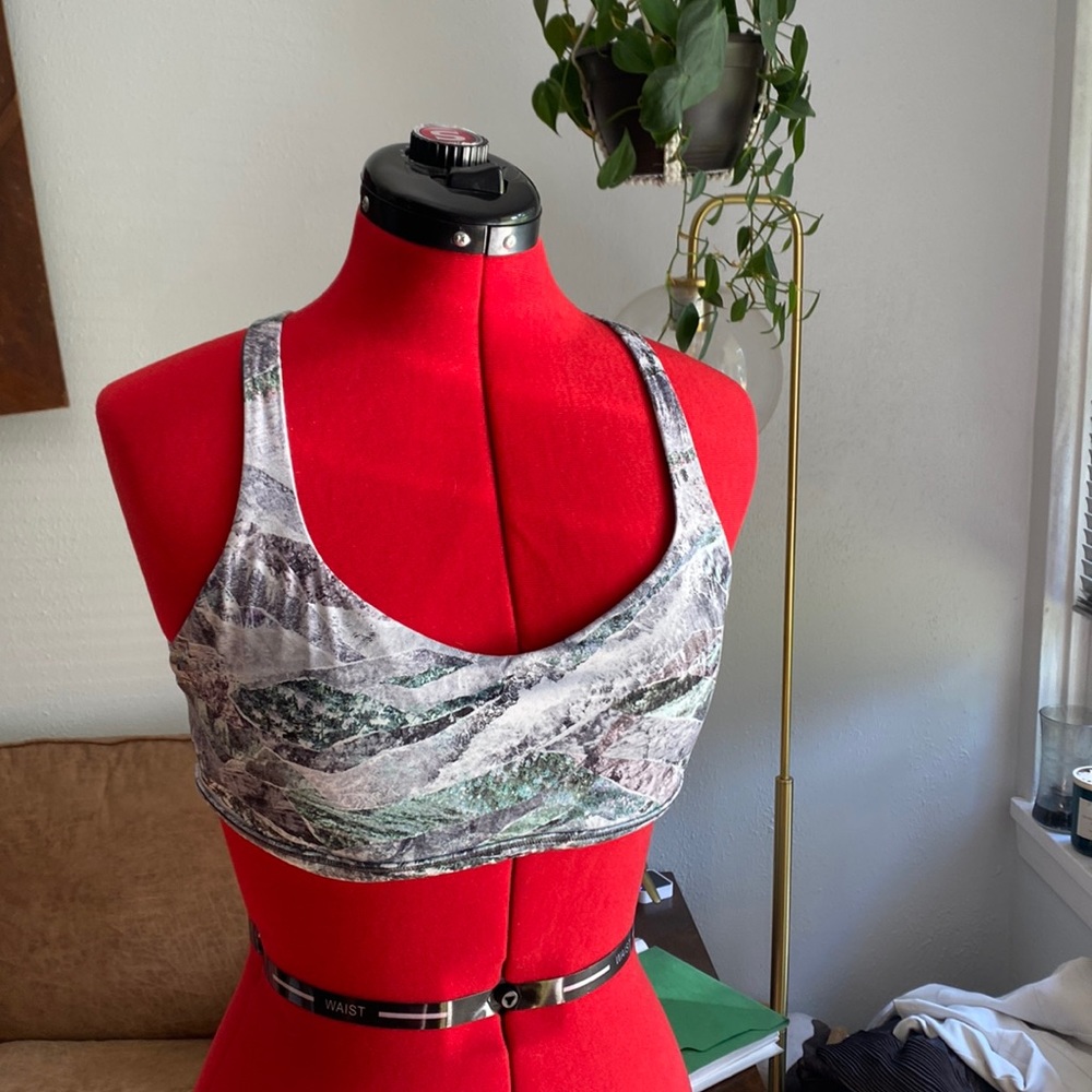 Lululemon sports bra